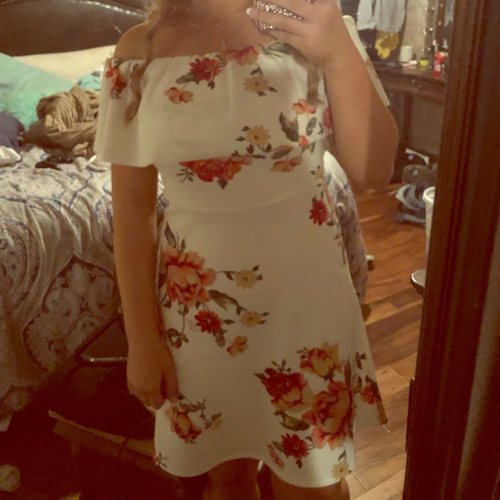 White off the shoulder dress✨